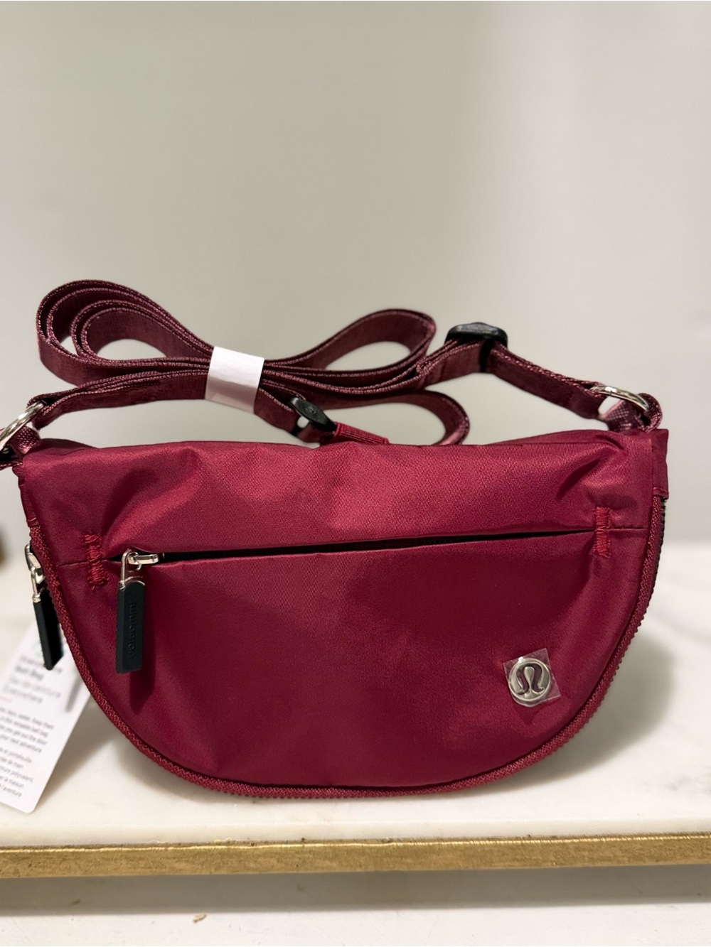 lululemon athletica Women’s Crossbody festival Bag in Burgundy l2 - Picture 2 of 8